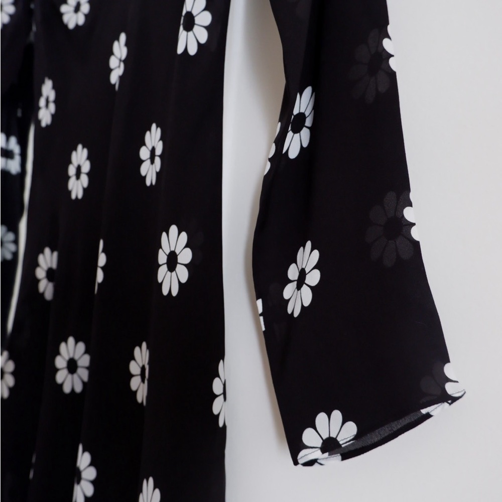 SOLD- REALISATION x Claudia Schiffer Cosima Silk Daisy Mini Dress - Picture 10 of 15